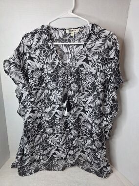 Miken Black & White Floral Tie-Front V-Neck Tunic